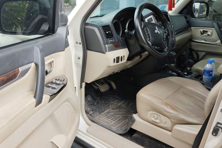 Used Mitsubishi Pajero 2018 V97 3.8L 5-Door GLS Sunroof – Middle East Driver Seat