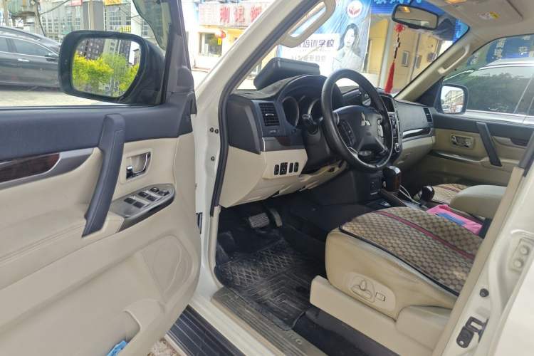 Used Mitsubishi Pajero 2018 V97 3.8L 5-Door GLS Sunroof – Middle East Driver Seat