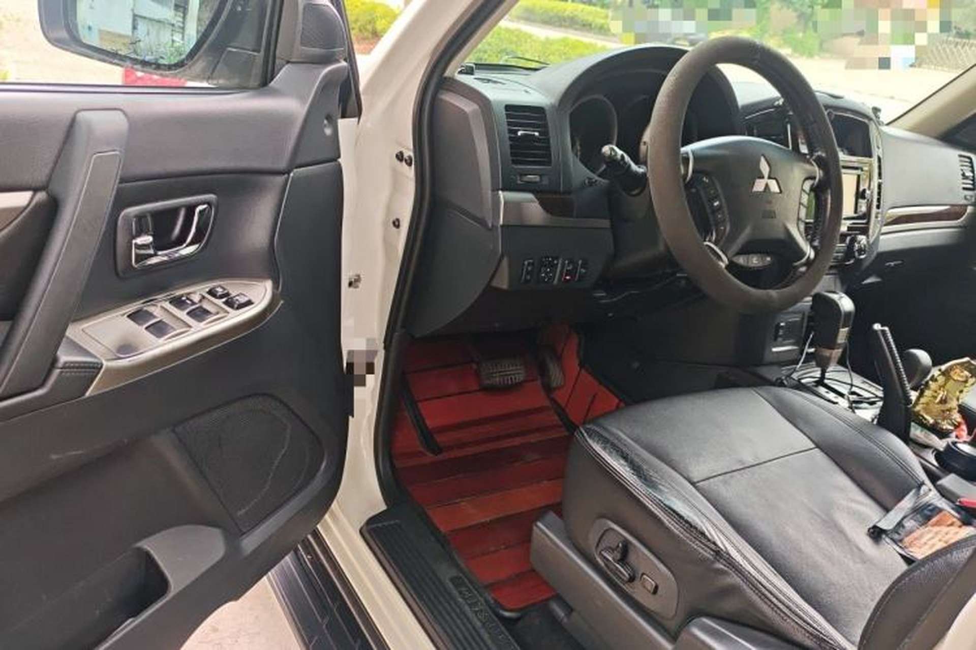 Used Mitsubishi Pajero  Driver Seat