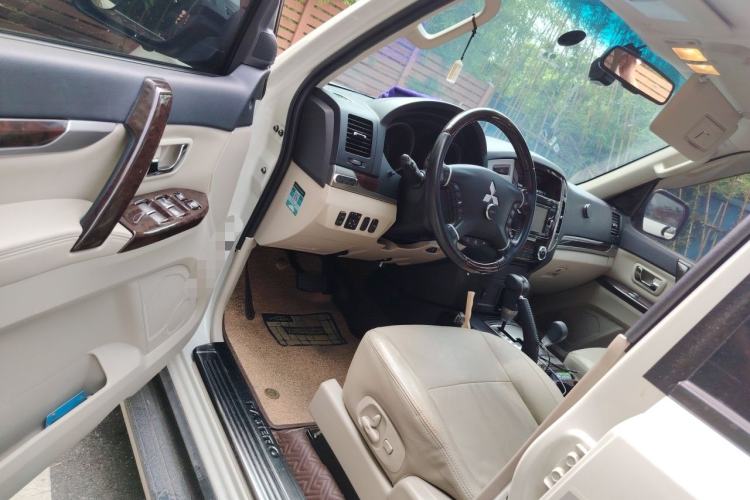 Used Mitsubishi Pajero  Driver Seat