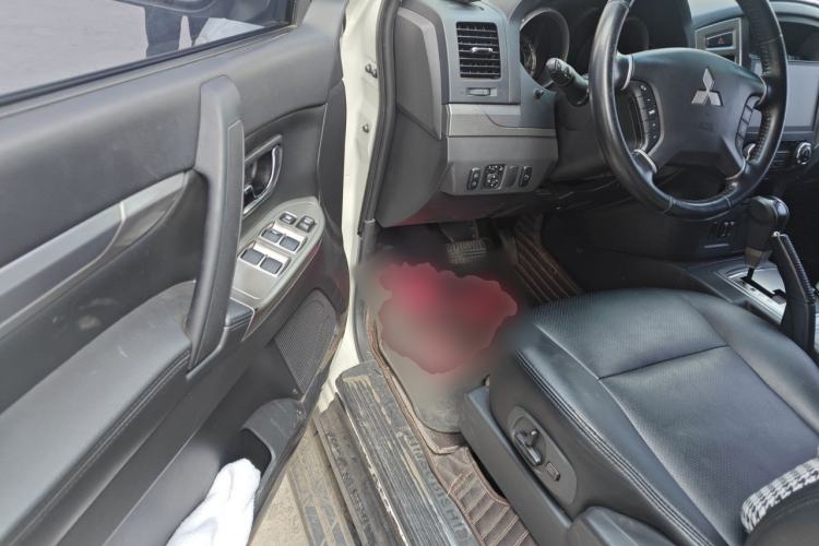 Used Mitsubishi Pajero 2018 3.0L Automatic Standard Edition Driver Seat