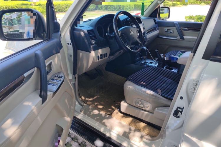 Used Mitsubishi Pajero  Driver Seat