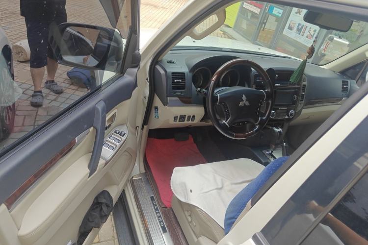 Used Mitsubishi Pajero  Driver Seat