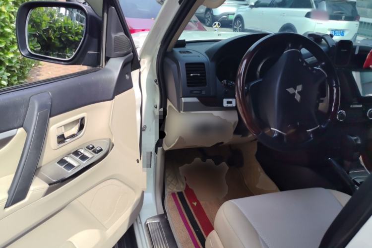Used Mitsubishi Pajero 2018 V97 3.8L 5-Door GLS Sunroof – U.S. Specification Driver Seat