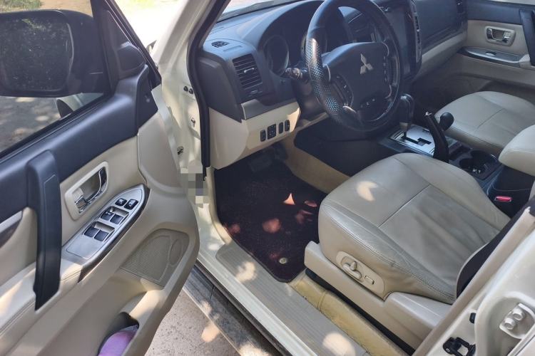 Used Mitsubishi Pajero 2018 V97 3.8L 5-Door GLS Sunroof Single-Difference Model – Middle East Driver Seat