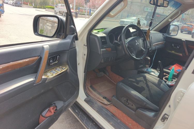 Used Mitsubishi Pajero 2018 3.0L Automatic Comfort Edition Driver Seat