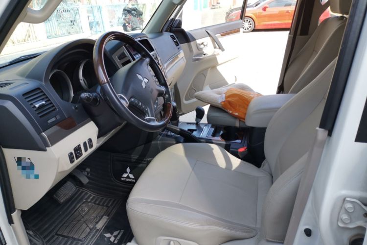 Used Mitsubishi Pajero 2018 V93 3.0L 5-Door GLS Genuine Leather Version – Middle East Driver Seat