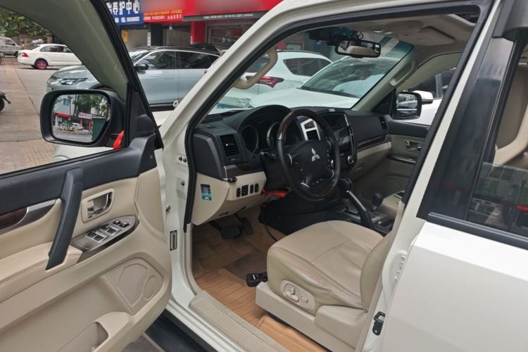Used Mitsubishi Pajero 2018 V97 3.8L 5-Door GLS Sunroof – Middle East Driver Seat