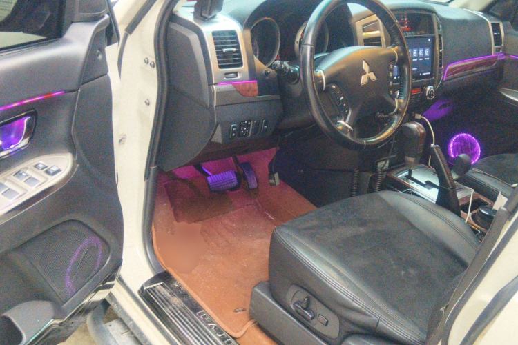 Used Mitsubishi Pajero 2018 3.0L Automatic Comfort Edition Driver Seat