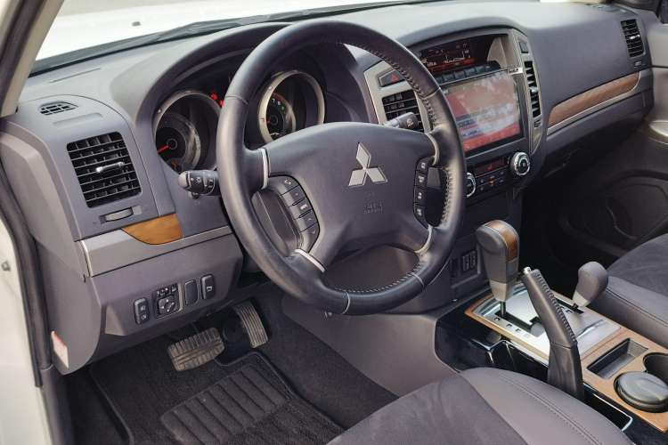 Used Mitsubishi Pajero 2018 3.0L Automatic Comfort Edition Driver Seat