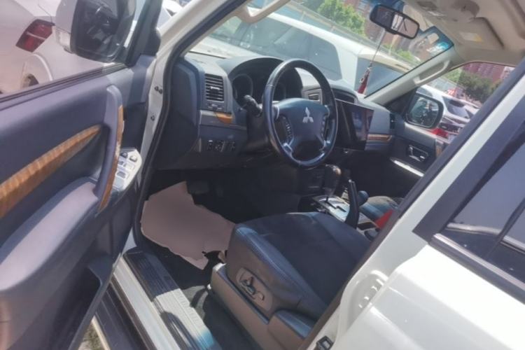 Used Mitsubishi Pajero 2018 3.0L Automatic Standard Edition Driver Seat