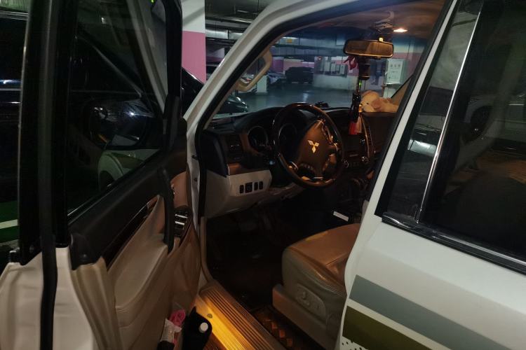 Used Mitsubishi Pajero 2018 V97 3.8L 5-Door GLS Sunroof Single-Difference Model – Middle East Driver Seat
