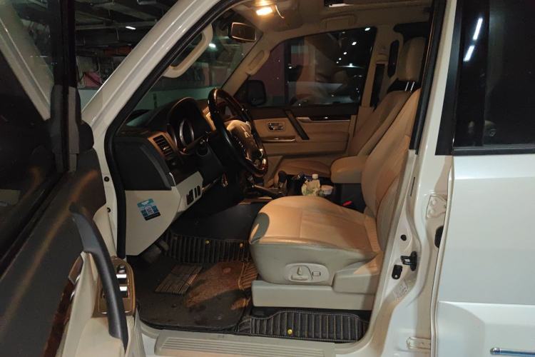 Used Mitsubishi Pajero 2018 V97 3.8L 5-Door GLS Sunroof Dual Differential – Middle East Driver Seat