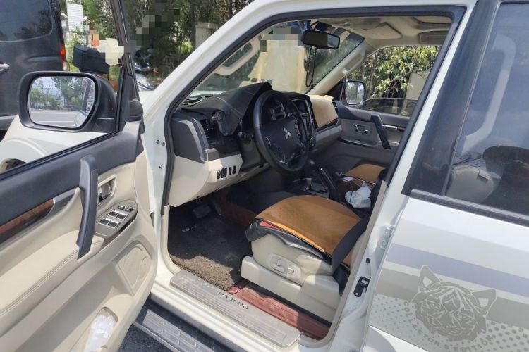 Used Mitsubishi Pajero  Driver Seat