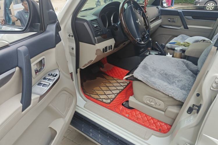 Used Mitsubishi Pajero  Driver Seat