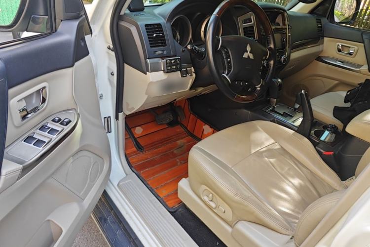 Used Mitsubishi Pajero 2018 V97 3.8L 5-Door GLS Sunroof – Middle East Driver Seat