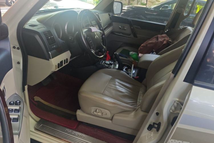 Used Mitsubishi Pajero  Driver Seat
