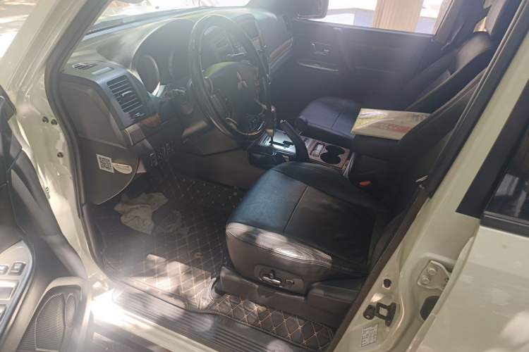 Used Mitsubishi Pajero 2018 3.0L Automatic Prestige Edition Driver Seat