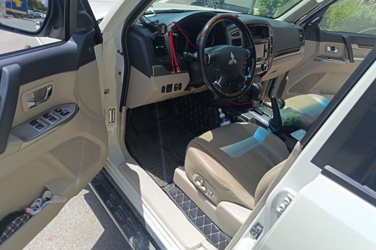 Used Mitsubishi Pajero 2018 V97 3.8L 5-Door GLS Sunroof Dual Differential – Middle East Driver Seat