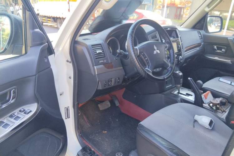 Used Mitsubishi Pajero 2018 3.0L Automatic Luxury Edition Driver Seat