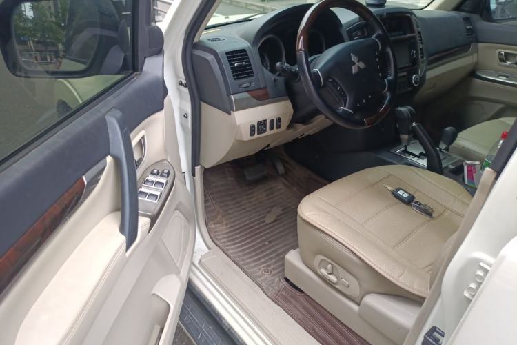 Used Mitsubishi Pajero 2018 V97 3.8L 5-Door GLS Sunroof – Middle East Driver Seat