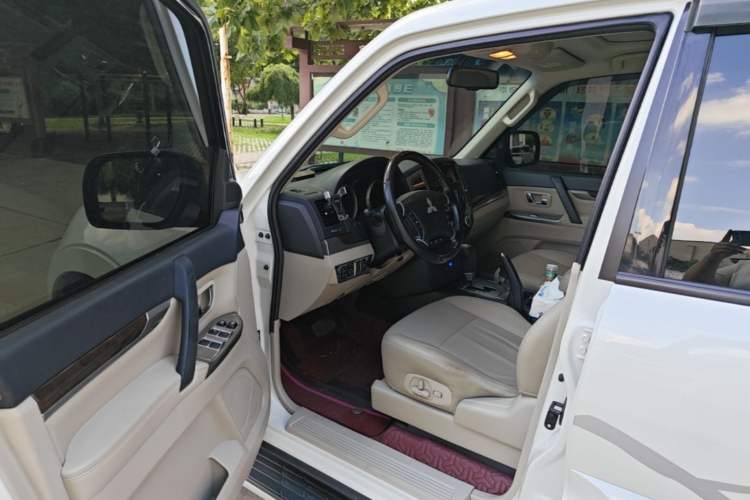 Used Mitsubishi Pajero 2018 V97 3.8L 5-Door GLS Sunroof – Middle East Driver Seat