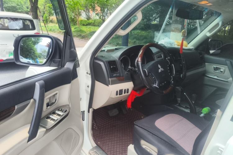 Used Mitsubishi Pajero  Driver Seat