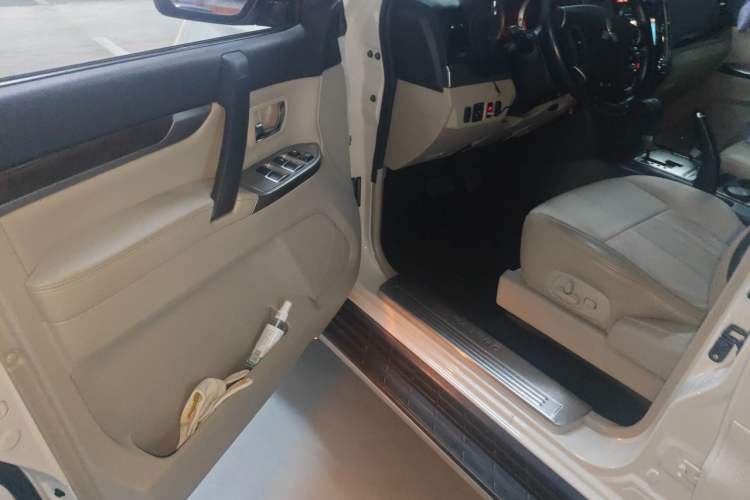 Used Mitsubishi Pajero 2018 V97 3.8L 5-Door GLS Sunroof – Middle East Driver Seat
