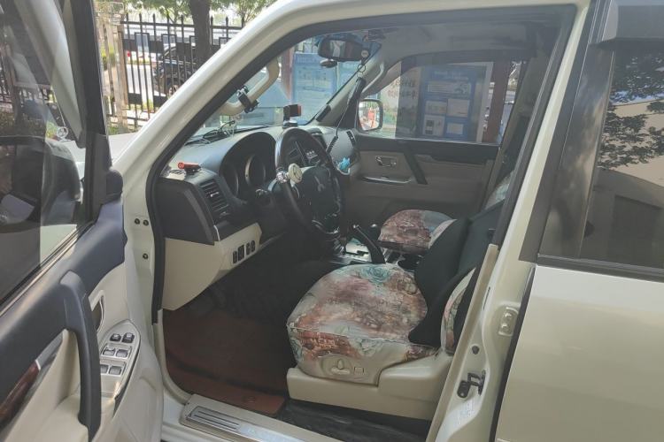 Used Mitsubishi Pajero  Driver Seat