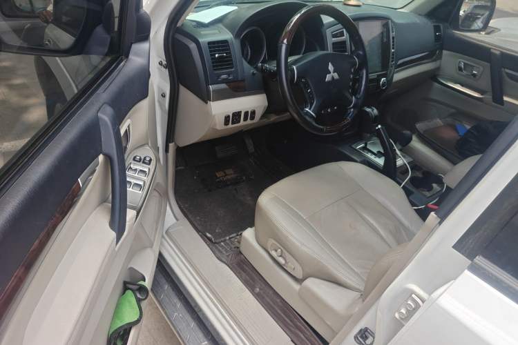 Used Mitsubishi Pajero 2018 V97 3.8L 5-Door GLS Sunroof – Middle East Driver Seat