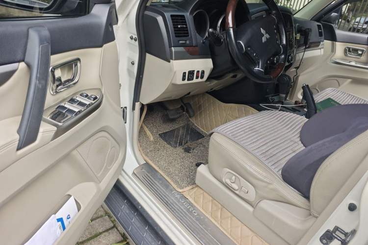Used Mitsubishi Pajero 2018 V97 3.8L 5-Door GLS Sunroof Single-Difference Model – Middle East Driver Seat