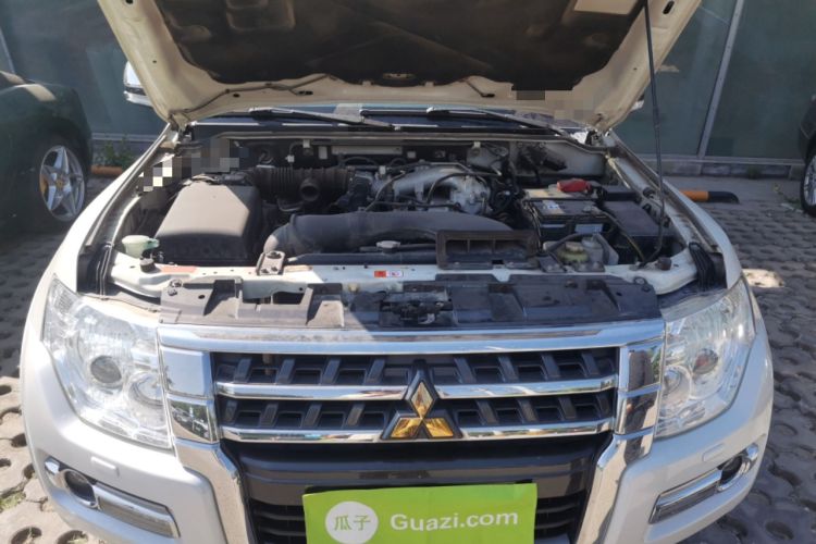 Used Mitsubishi Pajero 2018 3.0L Automatic Prestige Edition Engine Bay