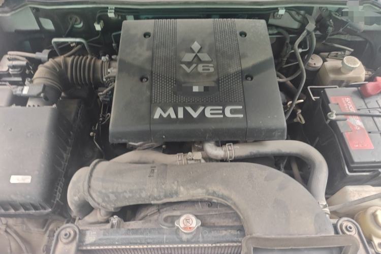 Used Mitsubishi Pajero 2018 V97 3.8L 5-Door GLS Sunroof – Middle East Engine Bay