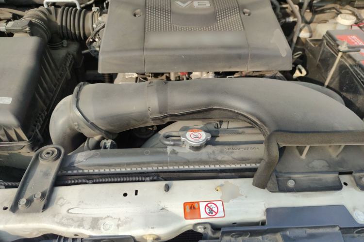 Used Mitsubishi Pajero  Engine Bay