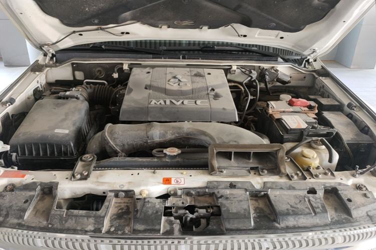Used Mitsubishi Pajero 2018 V97 3.8L 5-Door GLS Sunroof Dual Differential – Middle East Engine Bay
