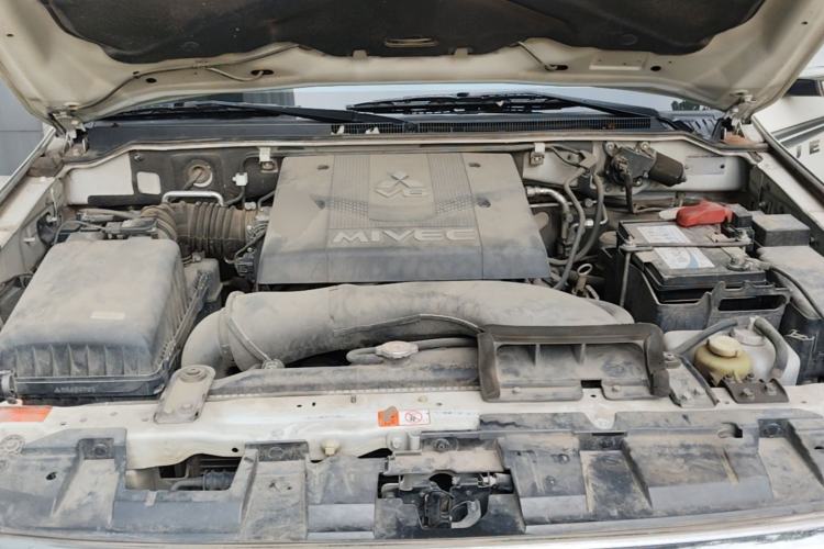 Used Mitsubishi Pajero 2018 V97 3.8L 5-Door GLS Sunroof – Middle East Engine Bay