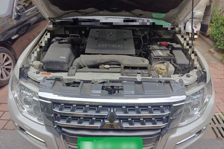 Used Mitsubishi Pajero 2018 V97 3.8L 5-Door GLS Sunroof Dual Differential – Middle East Engine Bay