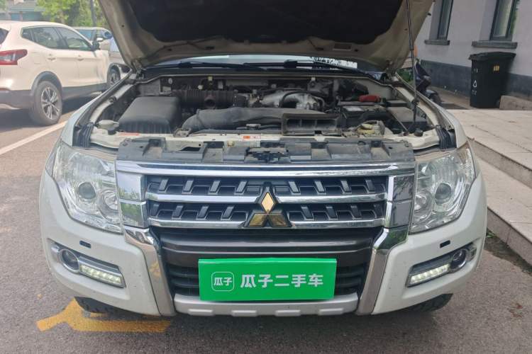 Used Mitsubishi Pajero 2018 3.0L Automatic Prestige Edition Engine Bay