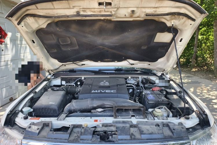 Used Mitsubishi Pajero 2018 V97 3.8L 5-Door GLS Sunroof Single-Difference Model – Middle East Engine Bay