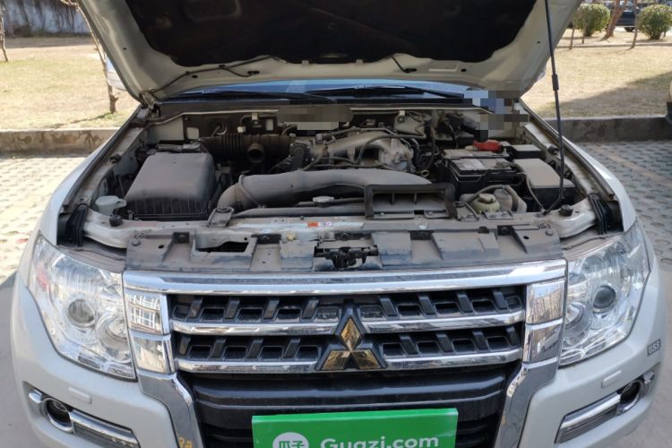 Used Mitsubishi Pajero 2018 V93 3.0L 5-Door GLS Genuine Leather Version – Middle East Engine Bay