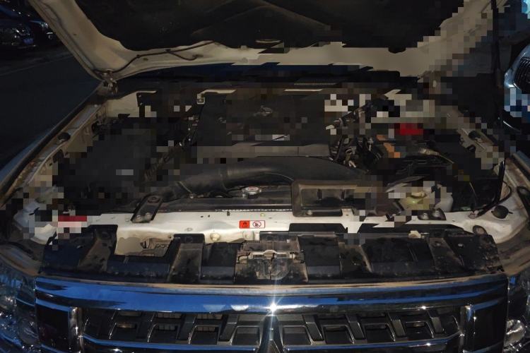 Used Mitsubishi Pajero  Engine Bay