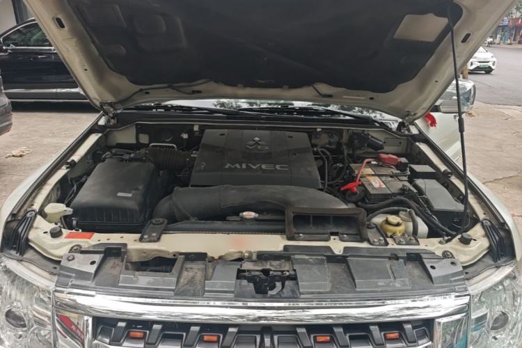 Used Mitsubishi Pajero 2018 V97 3.8L 5-Door GLS Sunroof – Middle East Engine Bay