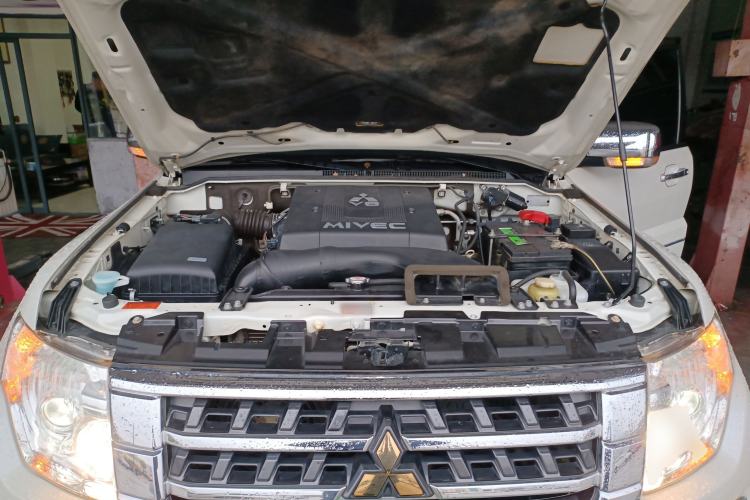 Used Mitsubishi Pajero 2018 V97 3.8L 5-Door GLS Sunroof – Middle East Engine Bay