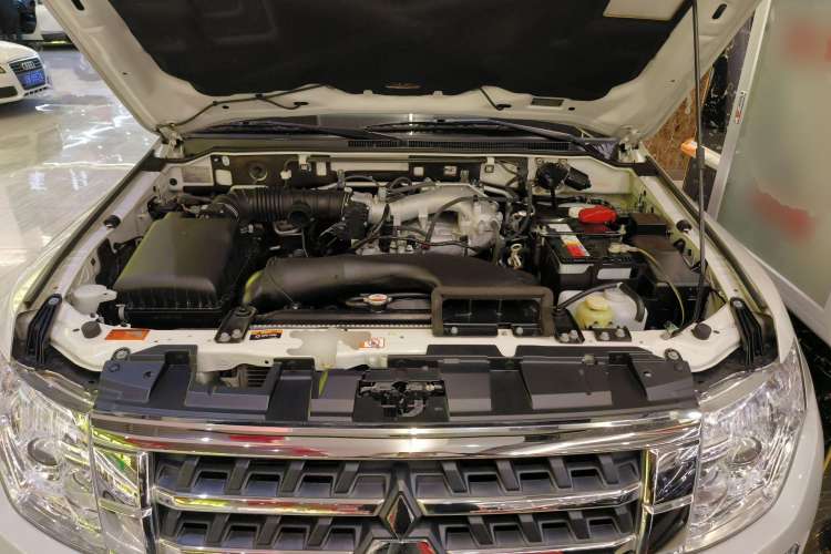 Used Mitsubishi Pajero 2018 3.0L Automatic Comfort Edition Engine Bay