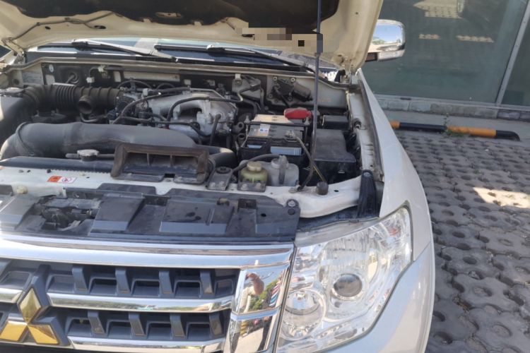 Used Mitsubishi Pajero 2018 3.0L Automatic Prestige Edition Engine Bay Left