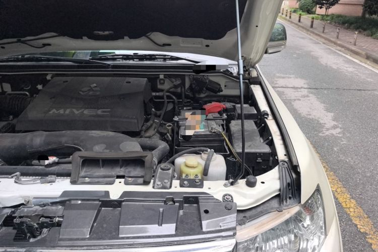 Used Mitsubishi Pajero 2018 V97 3.8L 5-Door GLS Sunroof – Middle East Engine Bay Left