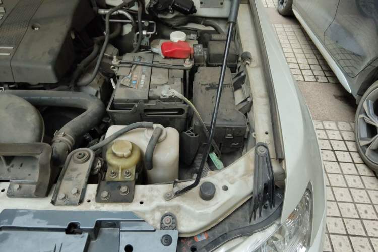 Used Mitsubishi Pajero  Engine Bay Left