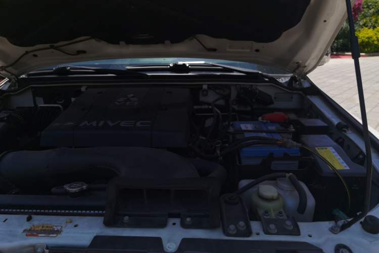 Used Mitsubishi Pajero  Engine Bay Left
