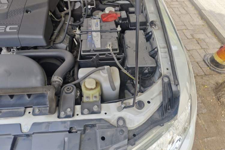 Used Mitsubishi Pajero 2018 V97 3.8L 5-Door GLS Sunroof – Middle East Engine Bay Left