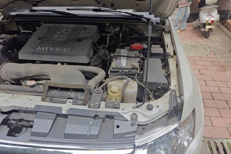 Used Mitsubishi Pajero 2018 V97 3.8L 5-Door GLS Sunroof Dual Differential – Middle East Engine Bay Left
